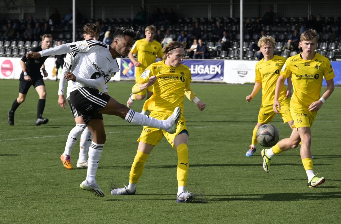 Slik ser vi gjerne Nelsinho mange ganger i 2025. Her scorer han mot Bodø/Glimt 2 i 2024-sesongen. Foto: Knut Befring